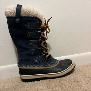 Women’s Sorel Joan of Arc boots.